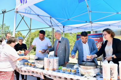Mustafakemalpaşa'da aşure ikramı