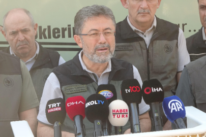 Tarım ve Orman Bakanı İbrahim Yumaklı, ülke genelinde devam eden yangınlarla ilgili açıklamalarda bulundu