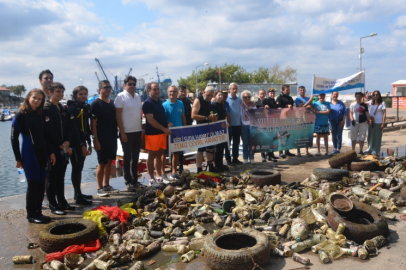 Dalgıçlar, denizden yarım saatte bir kamyonet çöp çıkardı