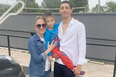 Uzaklaştırma kararı vardı, sokakta eşini bıçaklayarak öldürdü