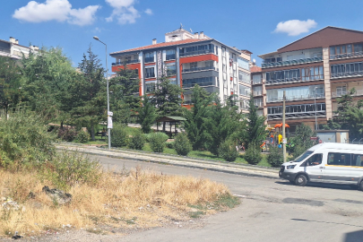 Borcunu ödemek için parka çağırıp nişanlısının yanında öldürdü