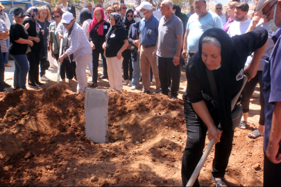 Öldürülen Derya öğretmenin oğlu: Annemin katili, kravat takıyor diye içeriden çıkamasın