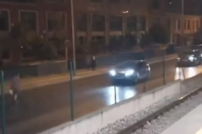 Trafiğe aldırış etmeden ölüme yürüdü!