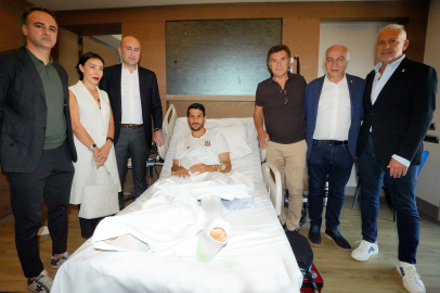 Beşiktaşlı yöneticilerden Necip Uysal'a geçmiş olsun ziyareti
