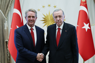 CUMHURBAŞKANI Recep Tayyip Erdoğan, ABD'nin Ankara Büyükelçisi Jeff Flake ile bir araya geldi.