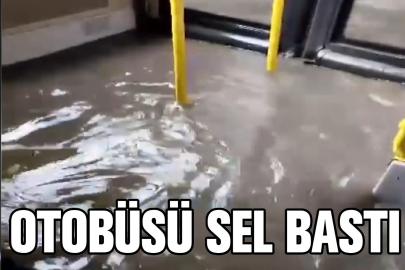 Sağanak yağış sonrası yollar göle döndü: İETT otobüsü su içinde kaldı