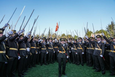Kılıçlı yemin töreni sonrası TSK'dan istifa etti!