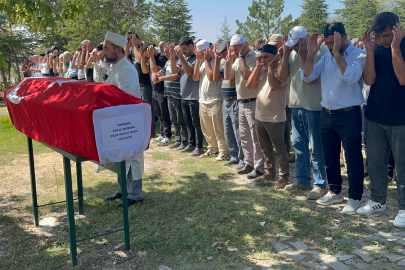 Kazada, meslektaşı eşi ile birlikte hayatını kaybeden polis memuru toprağa verildi