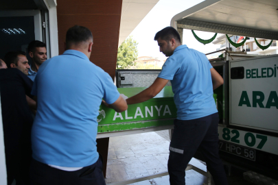 Denizde su sporu yaparken düştü, teknenin çarpmasıyla öldü