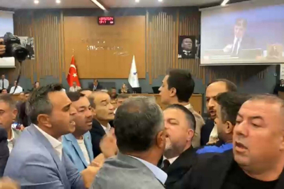 İzmir Büyükşehir Belediyesi'nin meclis toplantısında arbede çıktı