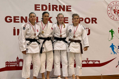 İzmir Büyükşehir'in judoda altın kızları