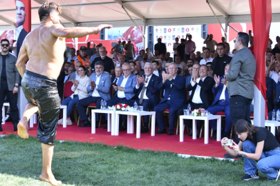 Müsavat Dervişoğlu, Ankara'da güreş müsabakalarını takip etti (