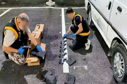 Minibüsteki kolilerden ruhsatsız 40 tabanca çıktı, araç sahibi tutuklandı