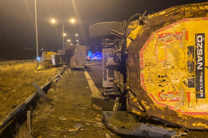 Ankara'da Çevre Yolunda TIR devrildi, trafik yoğunluğu oluştu