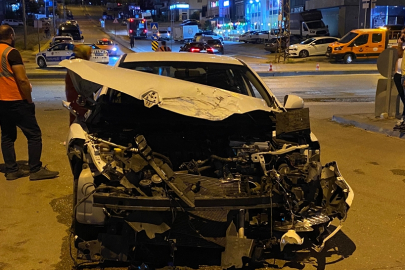 Ankara'da yolcu minibüsü ile otomobil çarpıştı: 4 yaralı