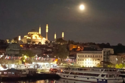 Yılın son ay tutulması; Süper Kanlı Ay tutulması görsel şölen oluşturdu