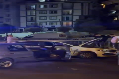 Kağıthane’de 3 kişinin yaralandığı kaza anı kamerada