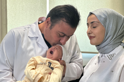 Tüp bebek merkezinin ilk bebeğine, doktorunun adı verildi; 30 yılda herhalde 500’e yakın hasta ismimi verdi