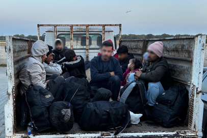 Polisten kaçan sürücünün kamyonetinde 13 kaçak göçmen yakalandı; 2 organizatör tutuklandı