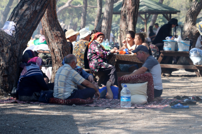 Antalya'da sıcak havada deniz ve mangal keyfi