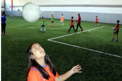 Futbol okulunun tek kız öğrencisinin hedefi milli takım