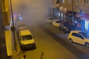 Küçükçekmece’de internet kafenin önüne patlayıcı madde atıp kaçtılar