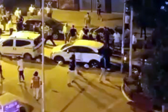 Avcılar’da düğün salonunda başlayan kavgayı polis havaya ateş açarak dağıttı