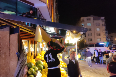 6'ncı kattaki balkondan manavın brandasına düşen kadın, eşine kızıp kendisini boşluğa bırakmış