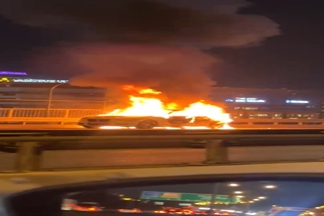 Kağıthane'de seyir halindeki otomobil alev alev yandı