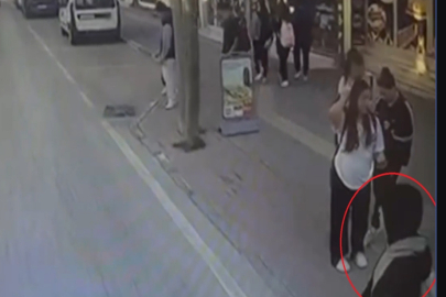 Otobüsün çarpmasıyla yaralanan kadının yola savrulan cep telefonu çalındı; kaza anı kamerada