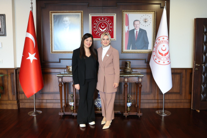 Bakan Göktaş, Filistinli çocuklara beste yapan sanatçı Ayşe Atam'ı kabul etti