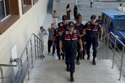 Minibüste üniversiteli 2 kıza cinsel saldırıdan tutuklandı; makyajlı şüpheli kamerada