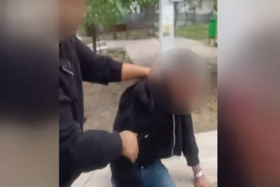 Okul önündeki parkta 'mastürbasyon' yaparken yakalandı; o anlar kamerada