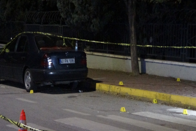 İş yeri önünde silahlı saldırı: 2 yaralı