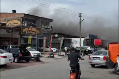 Sivas'ta sanayi sitesindeki 3 dükkanın çatısı yandı