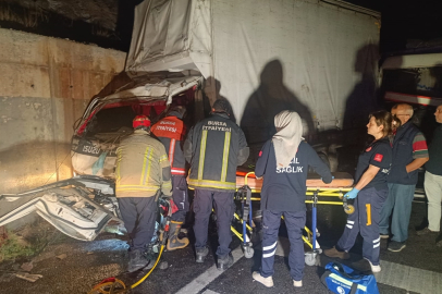 Kaza yapan kamyon vinçle kaldırılırken zincirleme kaza meydana geldi: 4 yaralı