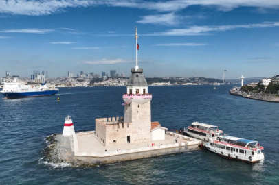 Meme kanserine karşı farkındalık için Kız Kulesi'ne pembe kurdele asıldı