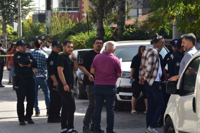Sağlıkçılarla ihbara giden polis bıçaklandı; 33 suç kaydı olan saldırgan vurularak yakalandı
