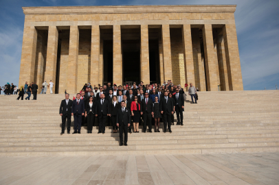 Genç Parti'den Anıtkabir'e ziyaret