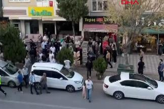 Otomobille ayağını ezdiği çocuğun yakınları tarafından bıçaklanarak öldürüldü