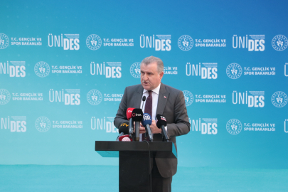 Bakan Bak,’Genç Ofis’ açılışına katıldı ve öğrenci projelerine 120 milyonluk bütçe ayrıldığını açıkladı