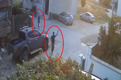 Çocukların oyun oynadığı sokakta tabancayla havaya ateş açtı; o anlar kamerada