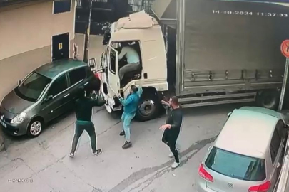 Hareket eden kamyonunu peşinden koşup durdurdu; o anlar kamerada