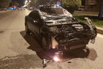 Otomobil, akaryakıt istasyonunda alev aldı; o anlar kamerada