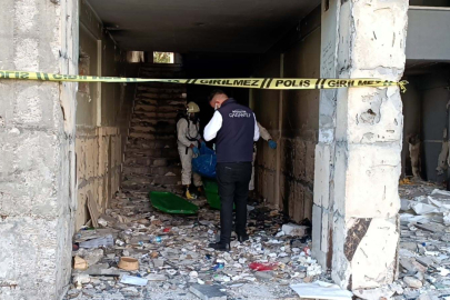 Ağır hasarlı binada erkek cesedi bulundu