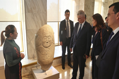 Bakan Bolat, Kırgız Cumhuriyeti Ulusal Tarih Müzesini ziyaret etti