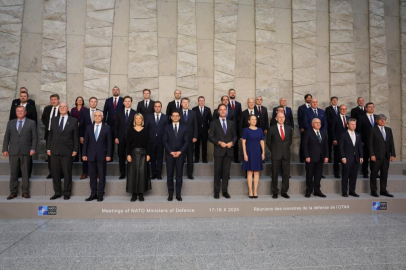 Bakan Güler, NATO Toplantısı aile fotoğrafı çekimine katıldı