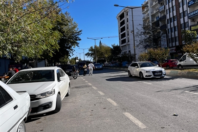 Park halindeki otomobil alev aldı; o anlar kamerada