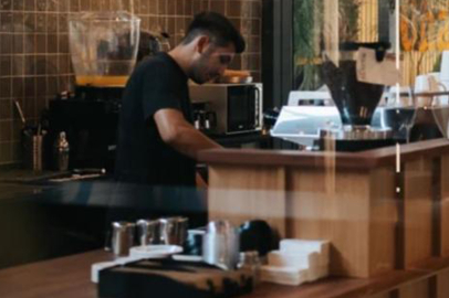 Otomobilin çarptığı motosikletin sürücüsü barista hayatını kaybetti
