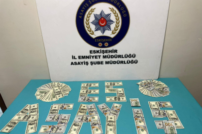 Kendilerini MİT personeli olarak tanıtıp 11 bin 750 dolar dolandırdılar
